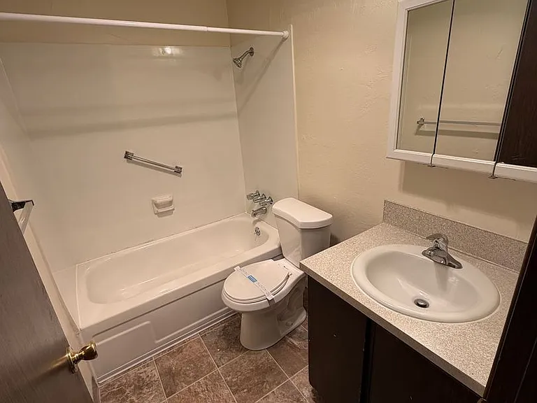 952 NW Sycamore Ave #8 — Photo 4