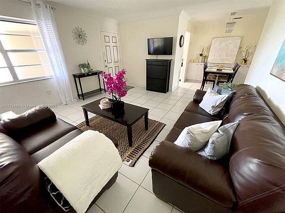 4th image of 16790 NE 14th Ave APT 304