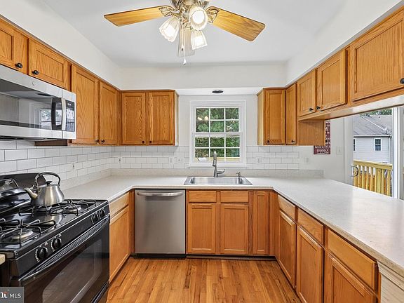 3rd image of 22076 Manning Sq