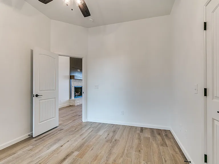 1901 Hollow Crest Ct — Photo 45