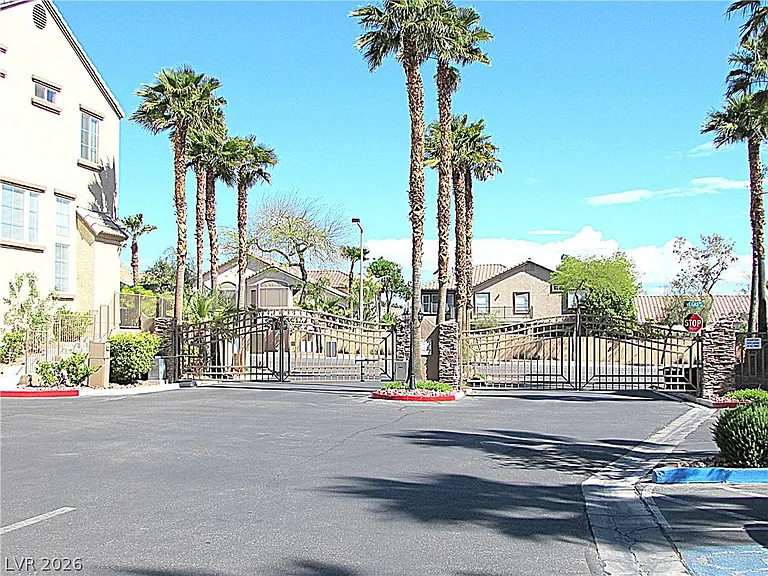 8404 Tiger Woods Ave — Photo 13