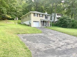 96 Roosevelt Rd, Hyde Park, NY 12538
