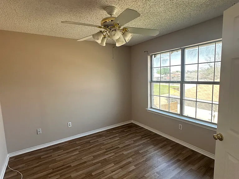 1441 Warwick Dr — Photo 18