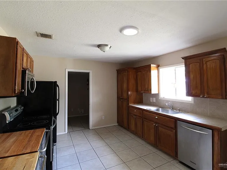 1210 W Jonquil Ave — Photo 6