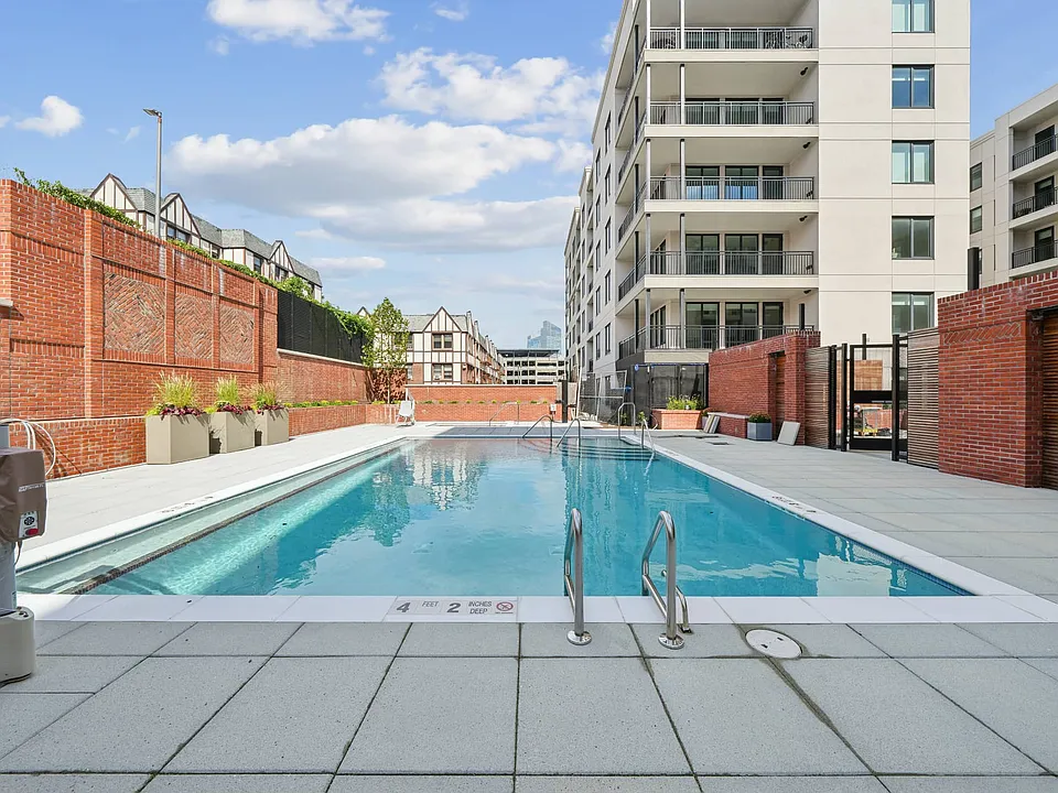 Juliette Resort Style Pool