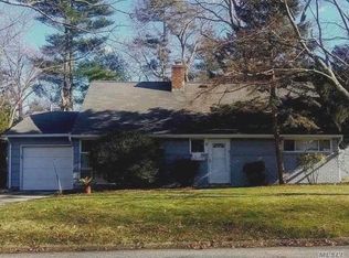 11 Circle Dr, Glen Cove, NY 11542