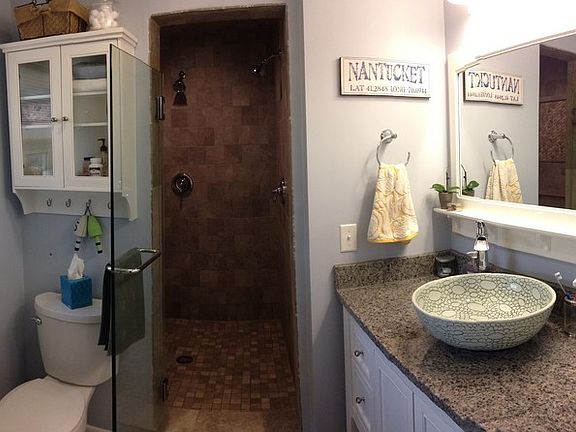 Master Bathroom : Granite Counter Top Renovated 2014