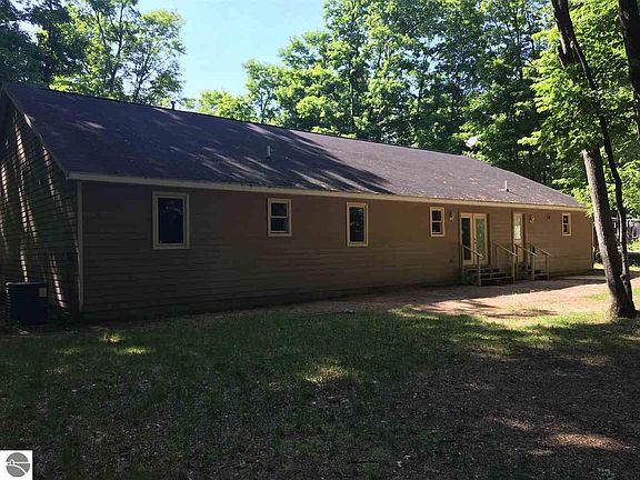 4th image of 4368 W Circle Dr NE