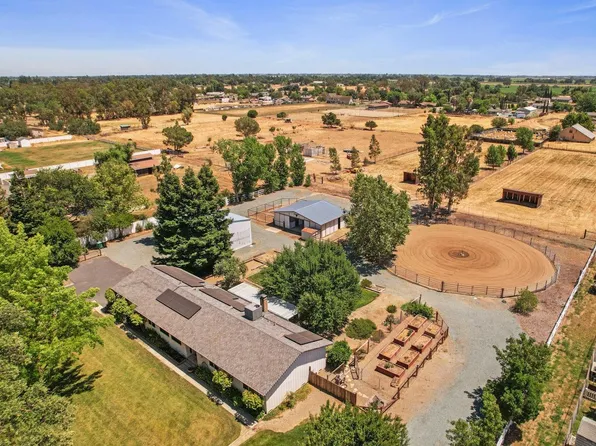 2368 E Forest Lake Rd, Acampo, CA 95220