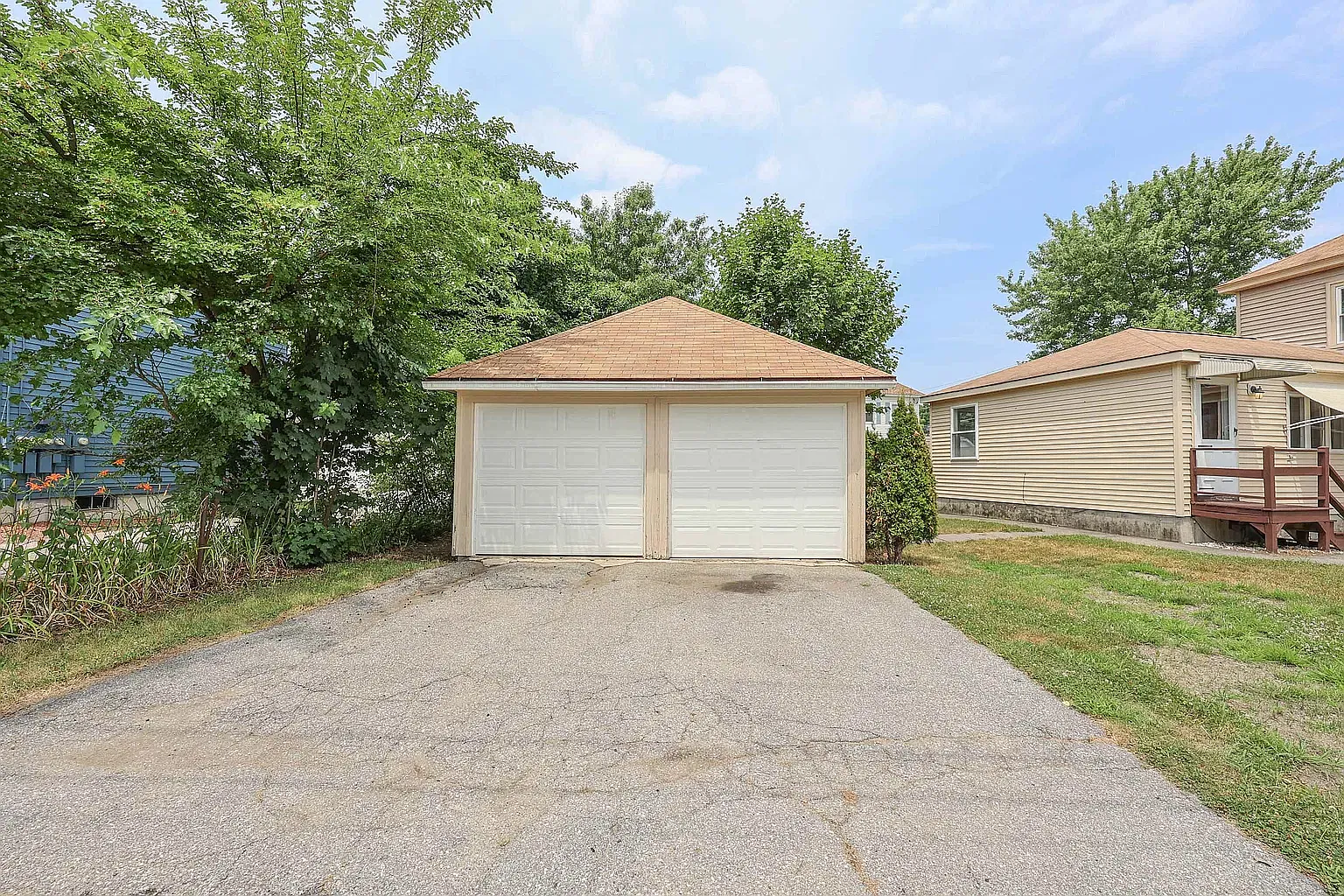 3 bed, 1.5 bath, 2100 sqft, $3,600 — Photo 4