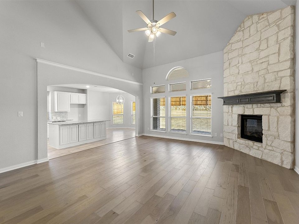 1st image of 310 Broadmoor Ln