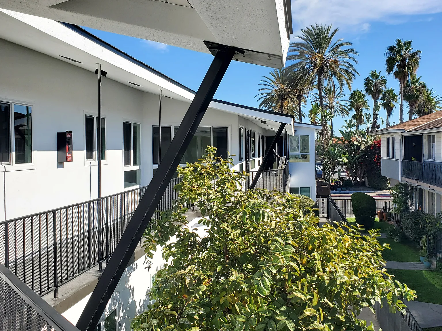 2 bed, 850 sqft, $2,100 — Photo 3