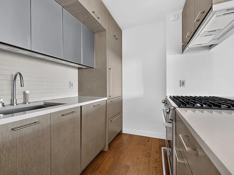 225 Rector Pl #22F — Photo 5