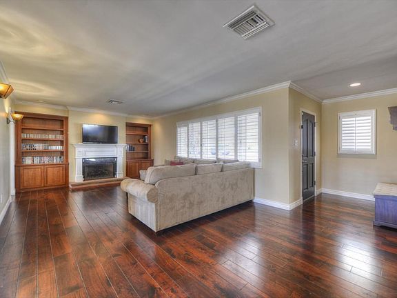 006_Family Room