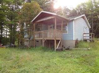 100 Deerwood Dr, Greentown, PA 18426