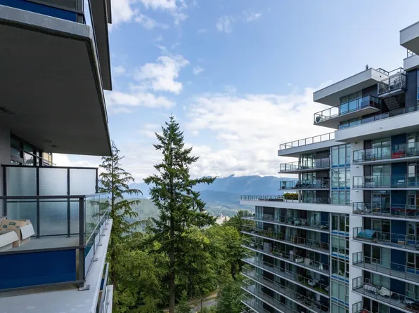 8850 University Cres #909, Burnaby, BC V5A 0C8