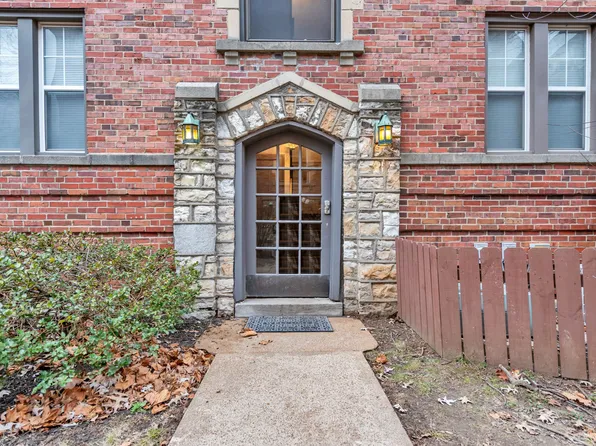 7557 Buckingham Dr, Saint Louis, MO 63105