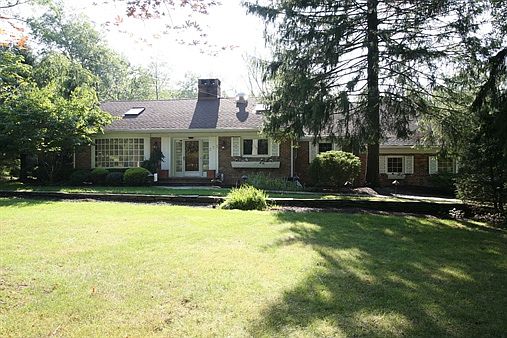 1st image of 375 Mountain Ave