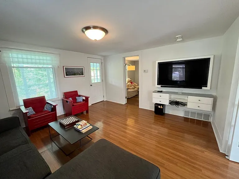 102 N Pier St — Photo 13