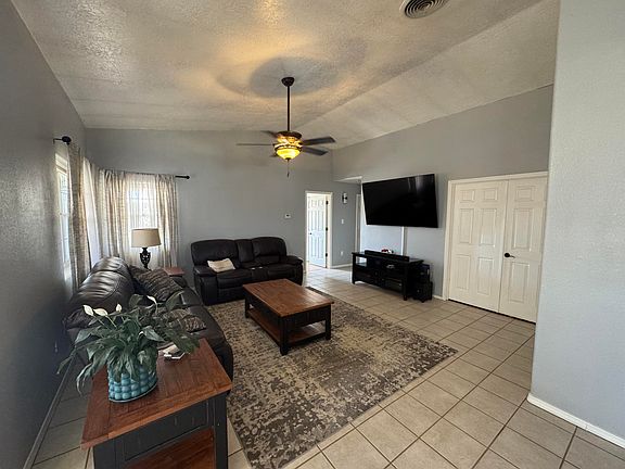 2nd image of 1025 Parkview Dr