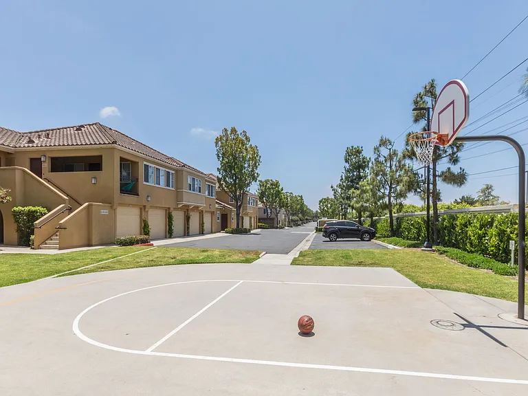 Santa Maria Apartment Homes — Photo 7