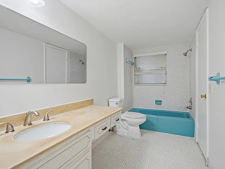 5335 NW 10th Ct #206 — Photo 2
