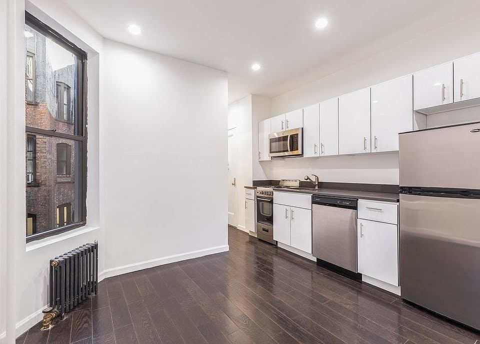 1st image of 172 Thompson St #15A