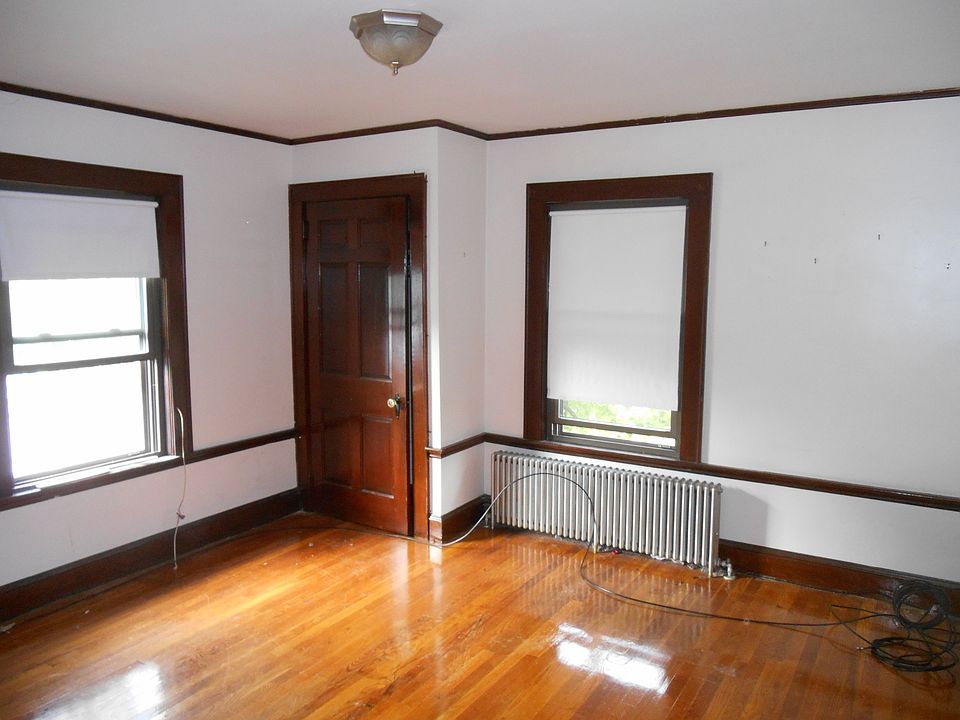 2nd image of 4 Weston Ave #2nd