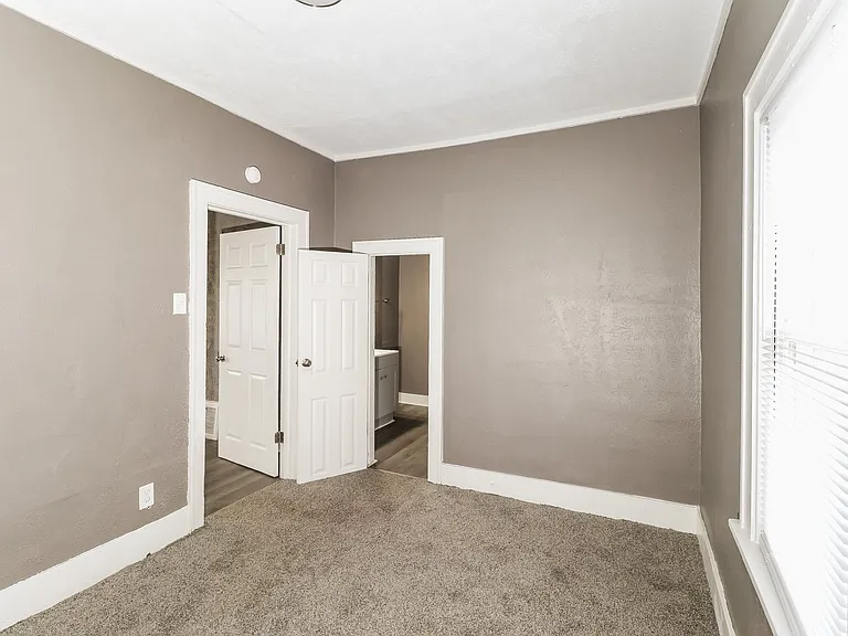1424347_020_main_bedroom_12891423.jpg