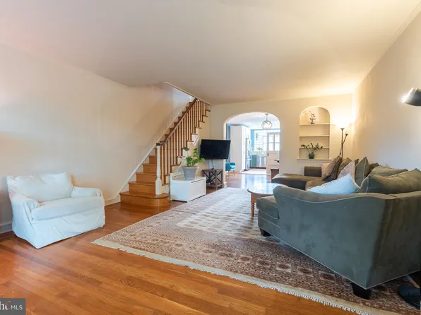 369 E Gorgas Ln, Philadelphia, PA 19119