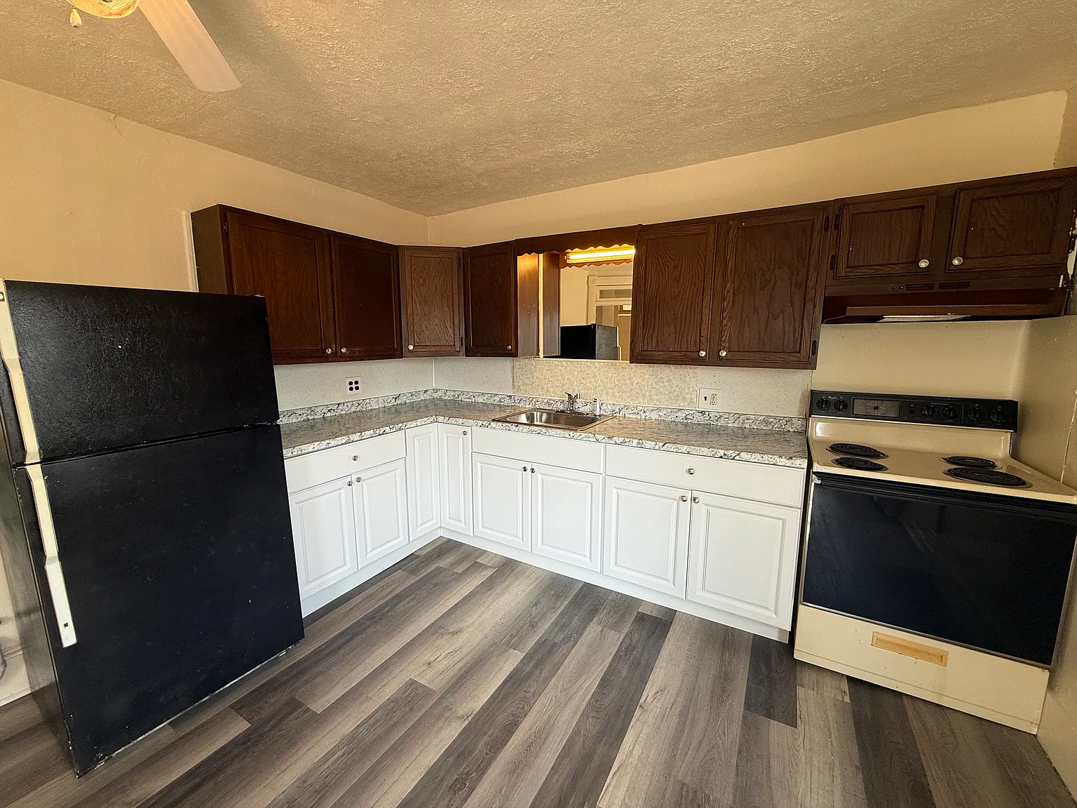 3 bed, $2,100 — Photo 2