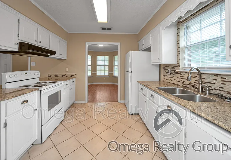1380 Lexington Way — Photo 12