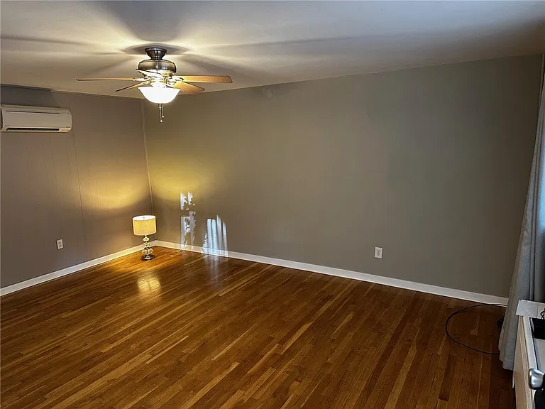 4743 Butler St #1 — Photo 10