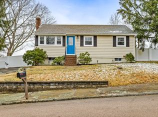 12 Worcester Pl, Holbrook, MA 02343