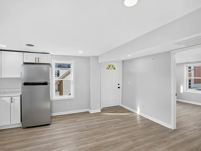 428 S Governors Ave #C — Photo 13