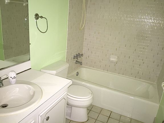 5th image of 1428 SE 4th Ave APT 118