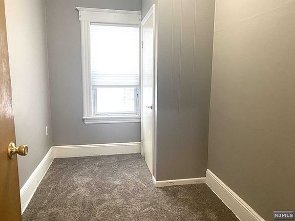5th image of 112 Stuyvesant Ave #U