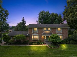 5527 Raven Rd, Bloomfield Hills, MI 48301
