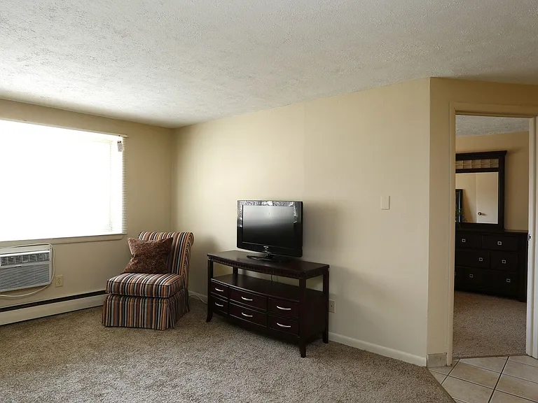 Chamberlain I & II Apartments — Photo 26