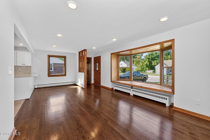 4th image of 1406 Red Mill Road