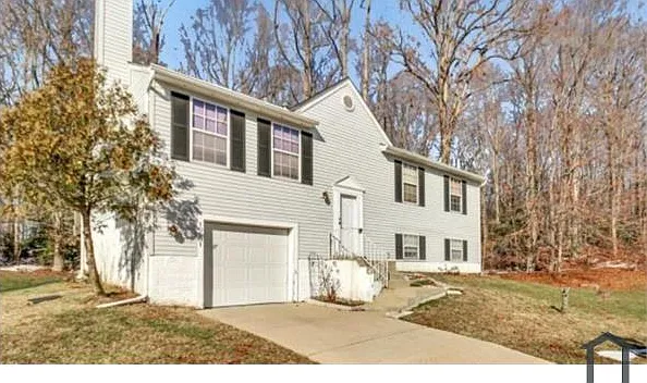 6 bed, 2462 sqft, $5,019 — Photo 1