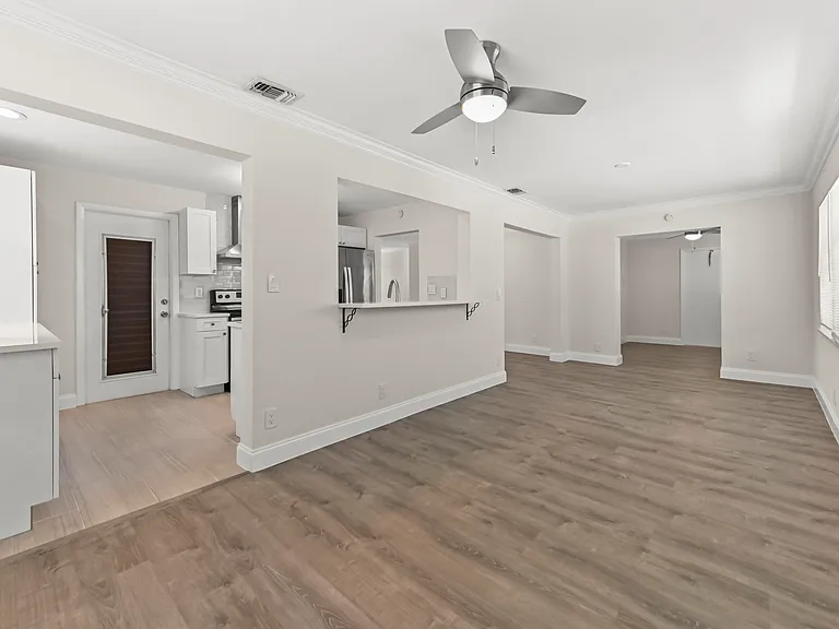 717 SW 16th St — Photo 14