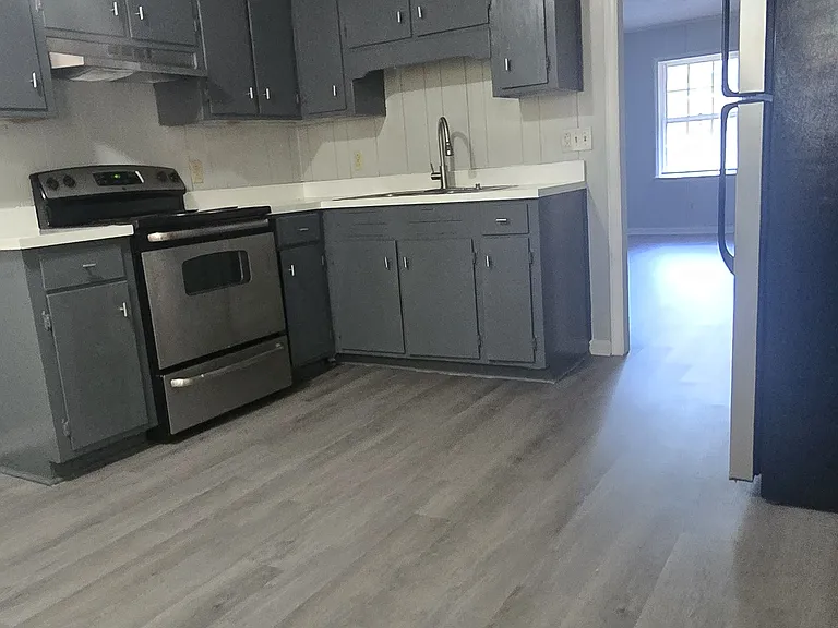 504 Park Ave W #D — Photo 15