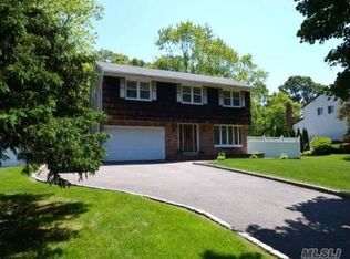 6 Caravan Dr, East Northport, NY 11731