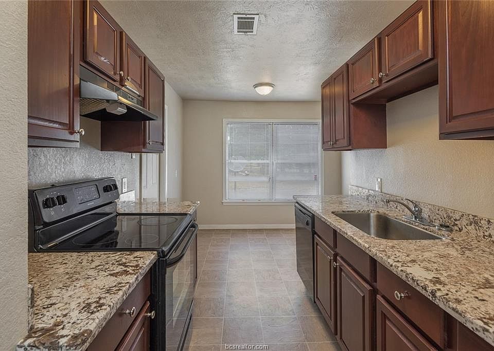 1st image of 4209 Oaklawn St #1