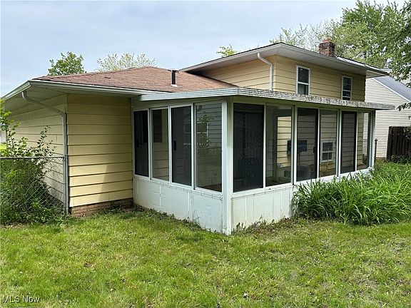 5th image of 165 Hemlock Dr