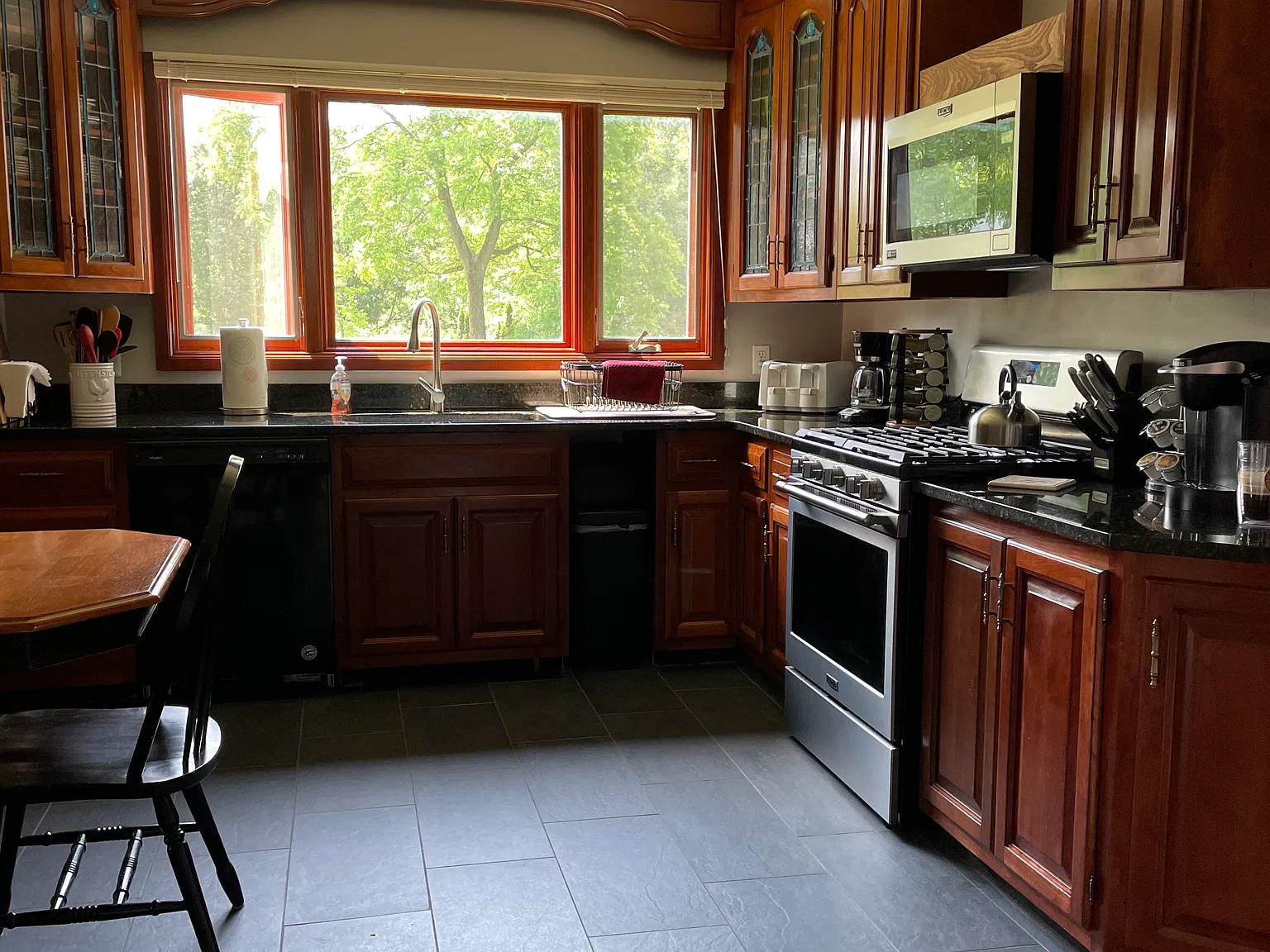 5 bed, 2.5 bath, 3000 sqft, $3,000 — Photo 4