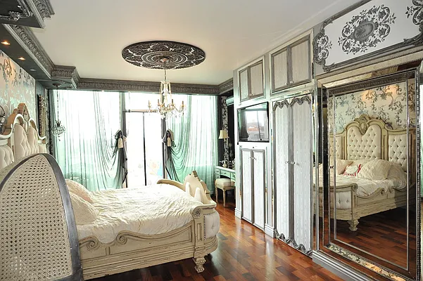 Sold by Gelfand Realty Inc | media 37