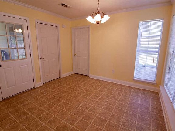 5th image of 114 Dogwood Way