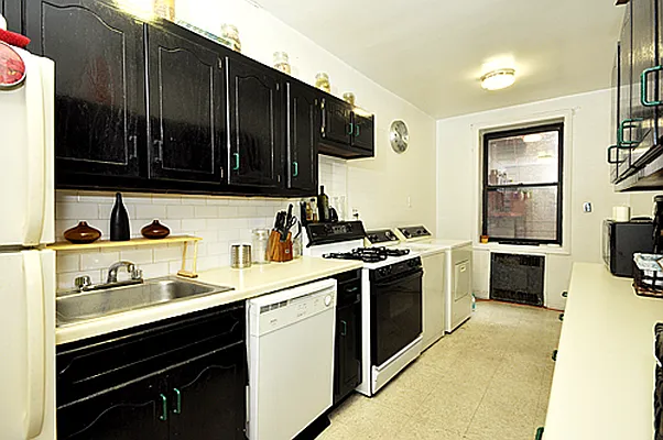 Rented by M.Woods & Associates | media 6